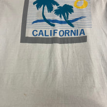 Vintage California t-shirt with Retro Graphic