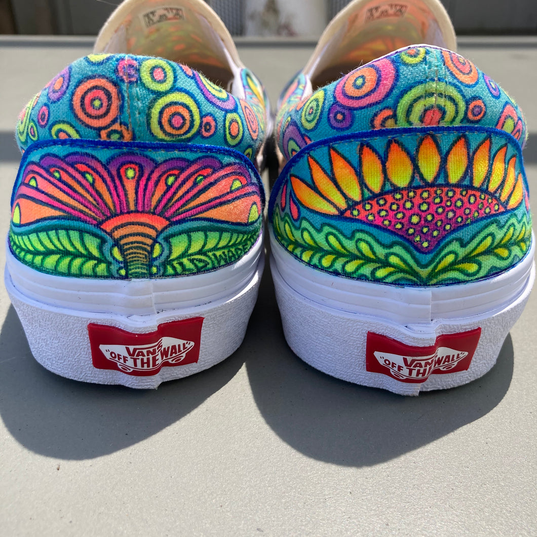 udmelding Kritisk Tilkalde Psychedelic Flowers custom Vans Slip On Sneakers – RAD Shirts Custom  Printing